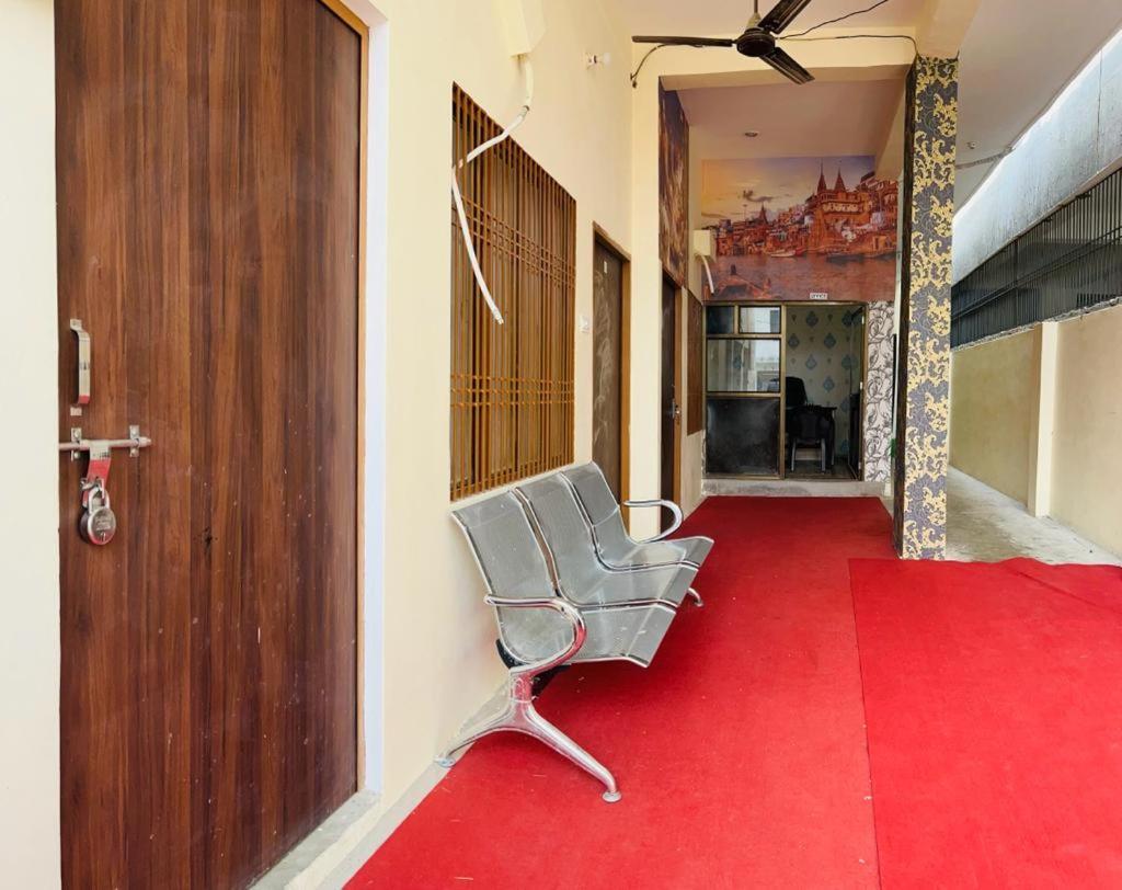 Rn Residency Bed & Breakfast - Varanasi — Photos 3